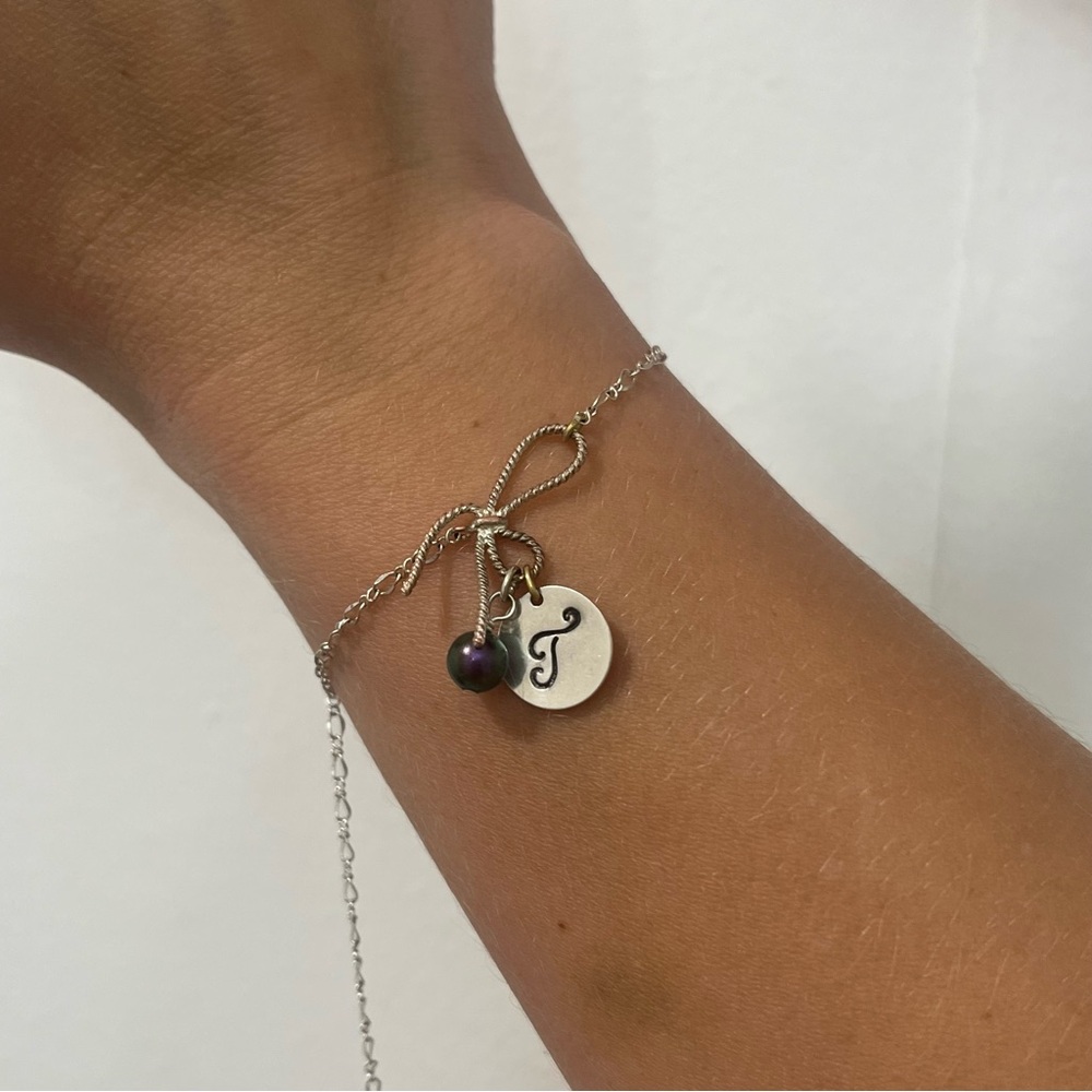 Silver bow bracelet